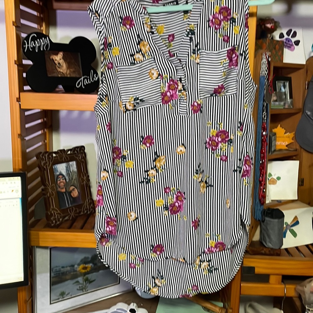 Sleeveless floral top